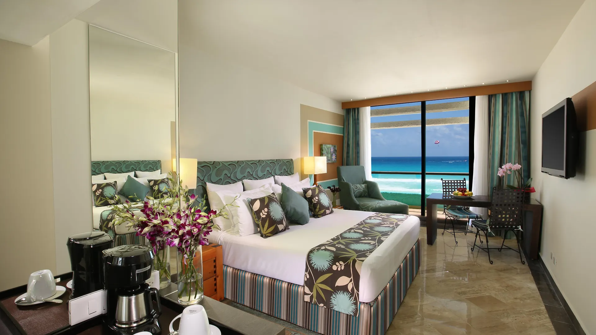 The Pyramid Cancun By Oasis Resort