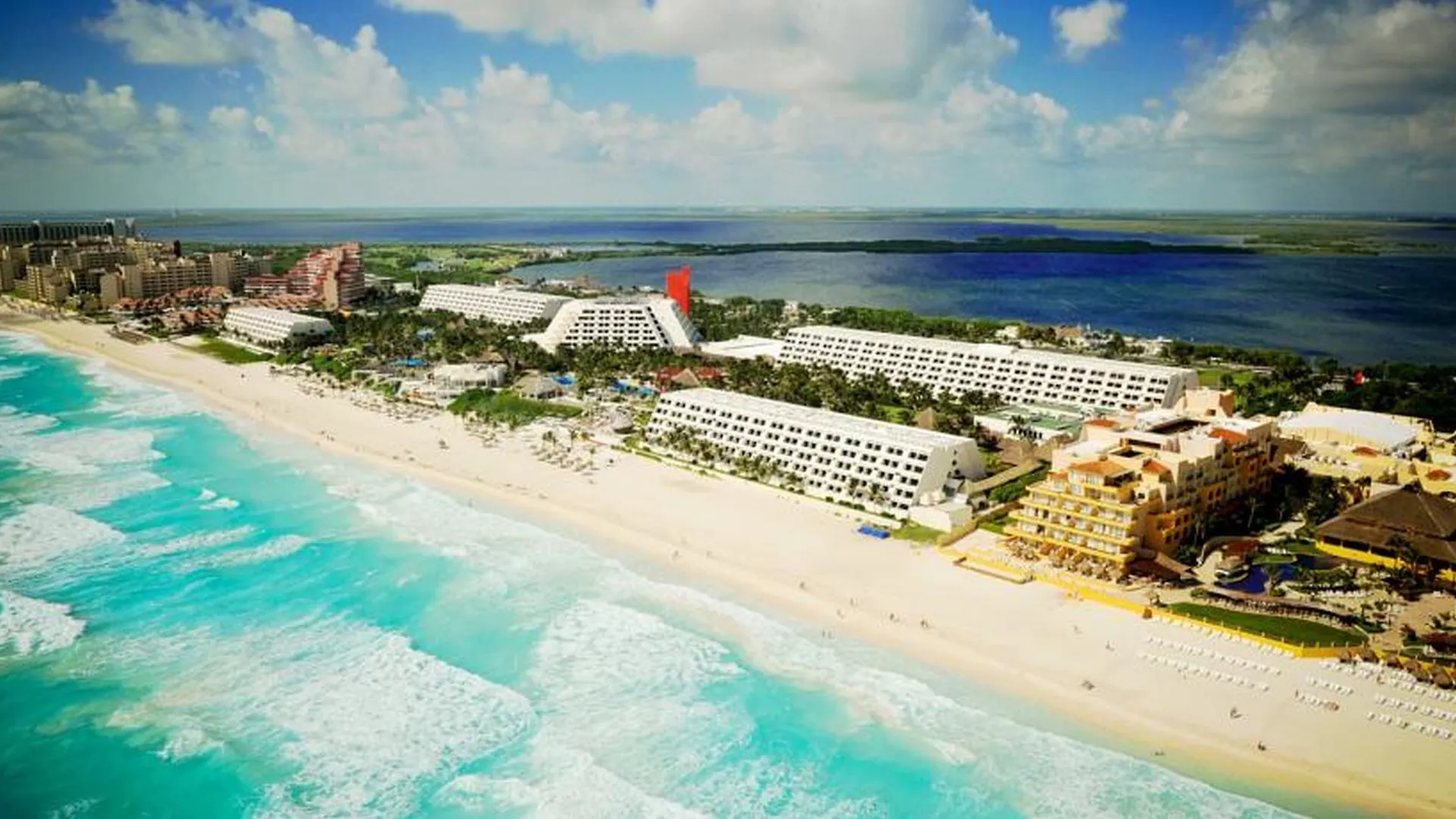 The Pyramid Cancun By Oasis Resort